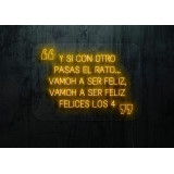 Carteles de Neón Led - Luces de neón "Felices los cuatro"